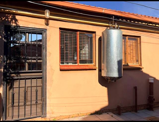 3 BEDROOM HOUSE FOR SALE IN SOSHANGUVE WW